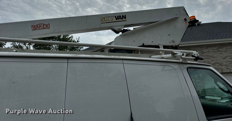 image for item OG9657 2006 Ford E350 Super Duty van with bucket lift