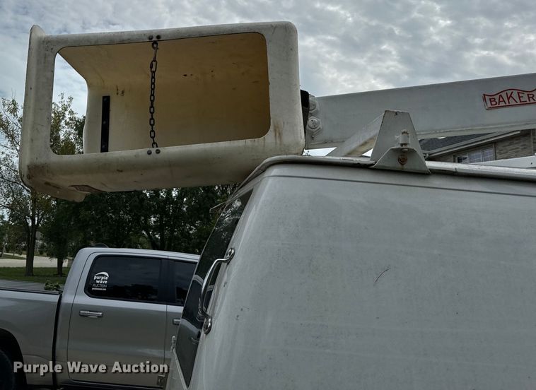 image for item OG9657 2006 Ford E350 Super Duty van with bucket lift