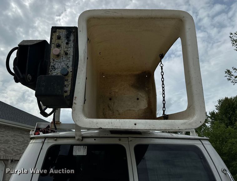 image for item OG9657 2006 Ford E350 Super Duty van with bucket lift