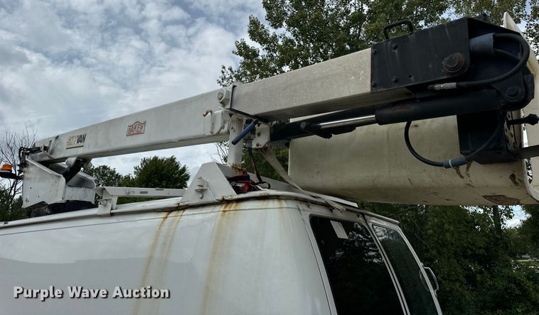 image for item OG9657 2006 Ford E350 Super Duty van with bucket lift