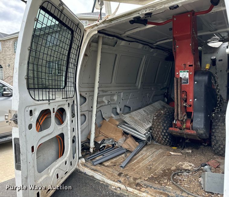 image for item OG9657 2006 Ford E350 Super Duty van with bucket lift