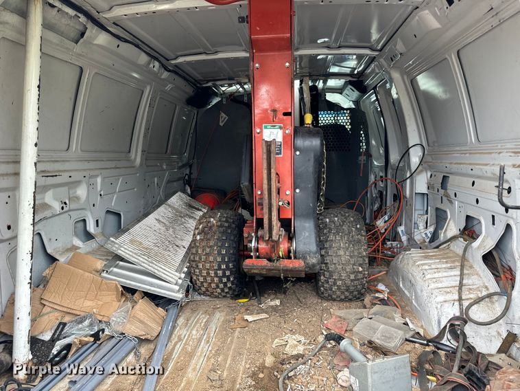 image for item OG9657 2006 Ford E350 Super Duty van with bucket lift