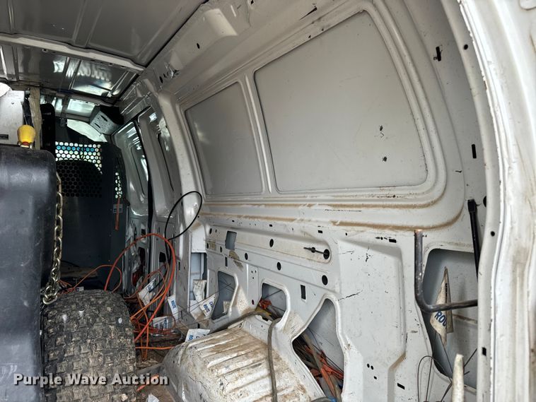 image for item OG9657 2006 Ford E350 Super Duty van with bucket lift