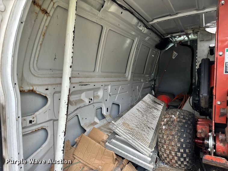 image for item OG9657 2006 Ford E350 Super Duty van with bucket lift