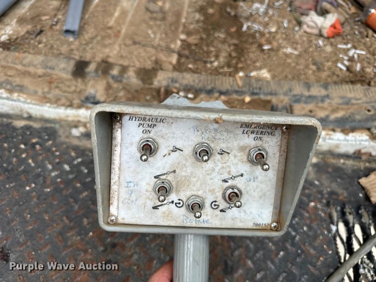 image for item OG9657 2006 Ford E350 Super Duty van with bucket lift