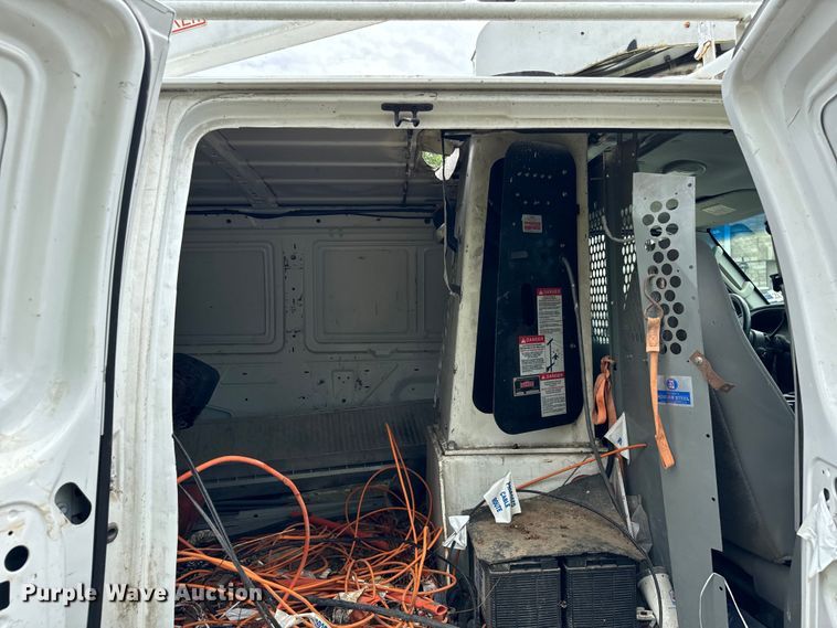 image for item OG9657 2006 Ford E350 Super Duty van with bucket lift