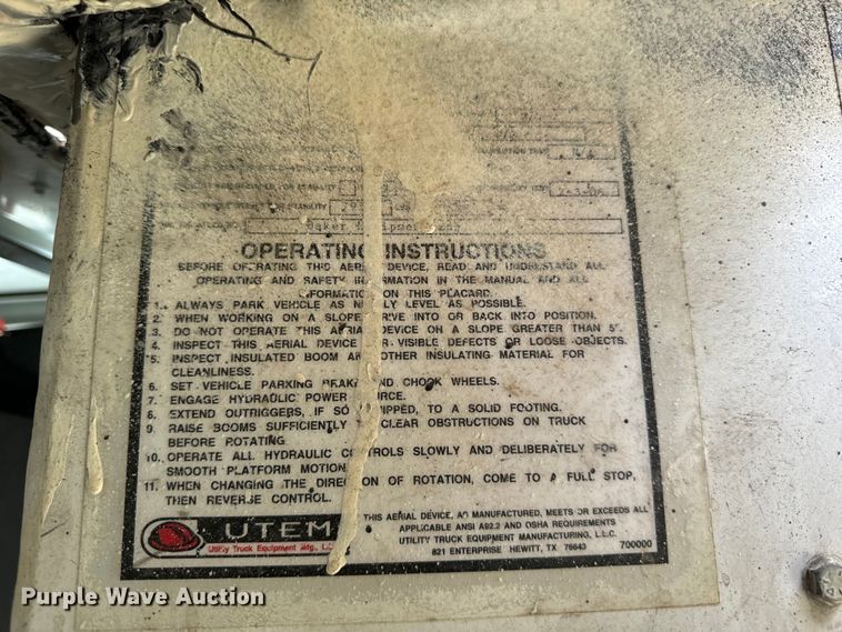 image for item OG9657 2006 Ford E350 Super Duty van with bucket lift