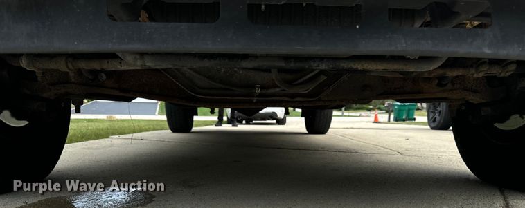 image for item OG9657 2006 Ford E350 Super Duty van with bucket lift