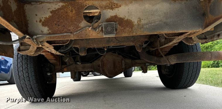 image for item OG9657 2006 Ford E350 Super Duty van with bucket lift