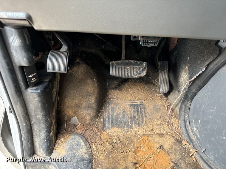 image for item OG9657 2006 Ford E350 Super Duty van with bucket lift