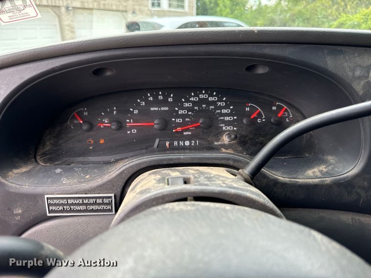 image for item OG9657 2006 Ford E350 Super Duty van with bucket lift