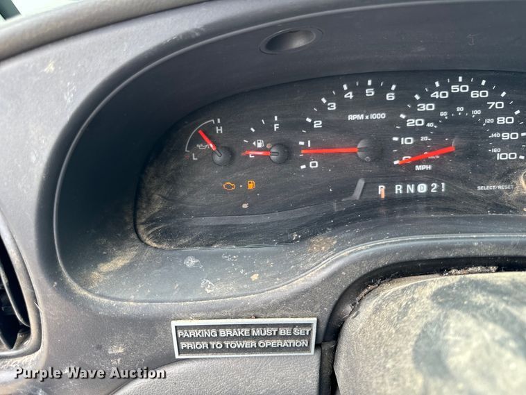 image for item OG9657 2006 Ford E350 Super Duty van with bucket lift