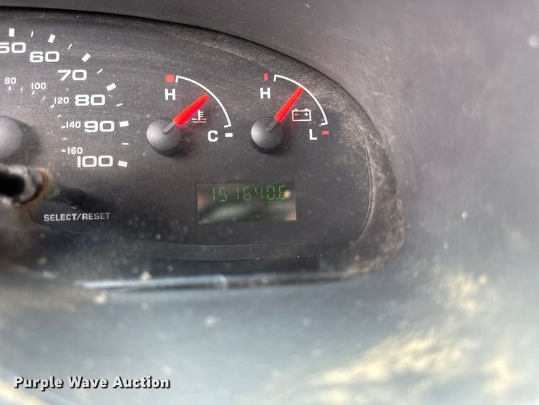 image for item OG9657 2006 Ford E350 Super Duty van with bucket lift