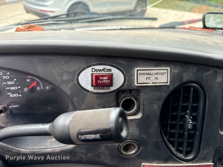 image for item OG9657 2006 Ford E350 Super Duty van with bucket lift