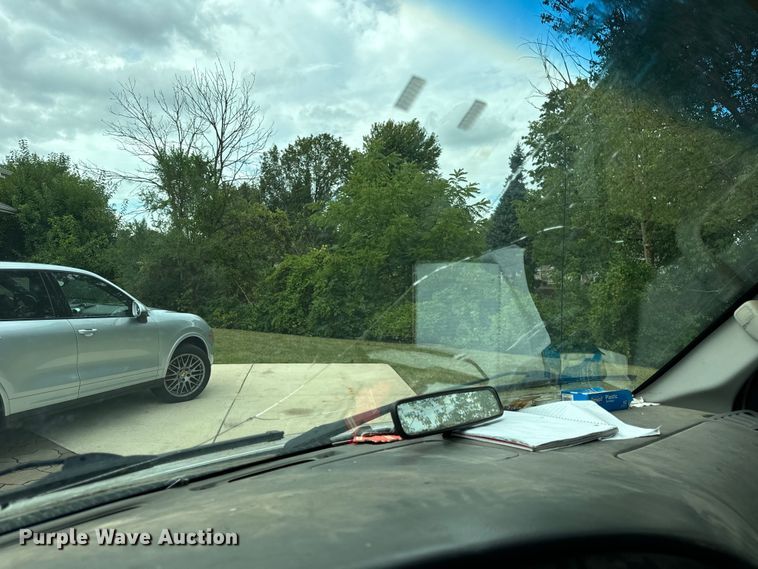 image for item OG9657 2006 Ford E350 Super Duty van with bucket lift