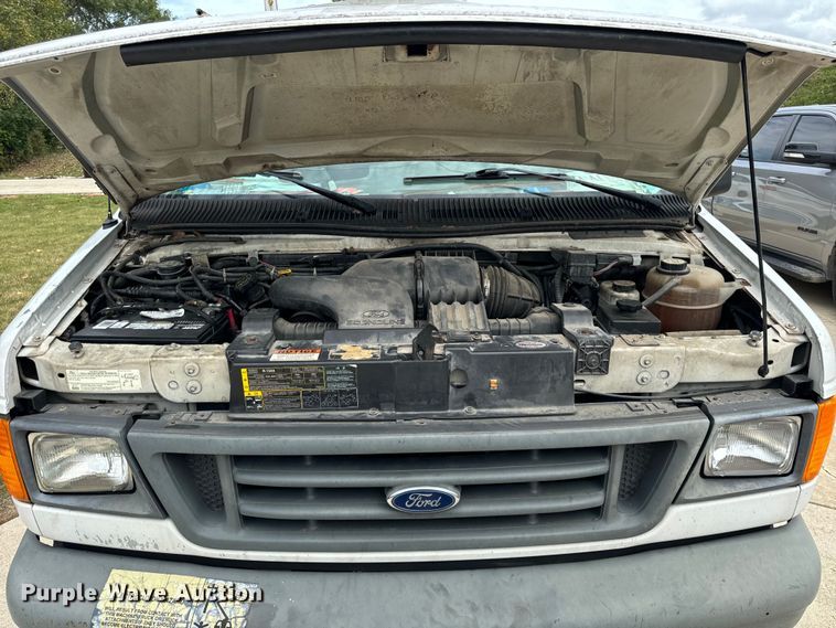 image for item OG9657 2006 Ford E350 Super Duty van with bucket lift