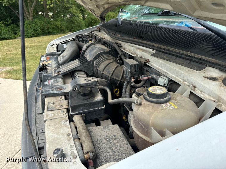 image for item OG9657 2006 Ford E350 Super Duty van with bucket lift