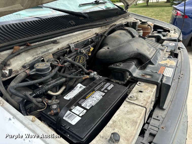 image for item OG9657 2006 Ford E350 Super Duty van with bucket lift