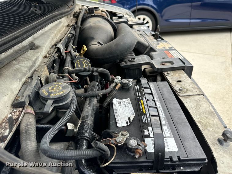 image for item OG9657 2006 Ford E350 Super Duty van with bucket lift