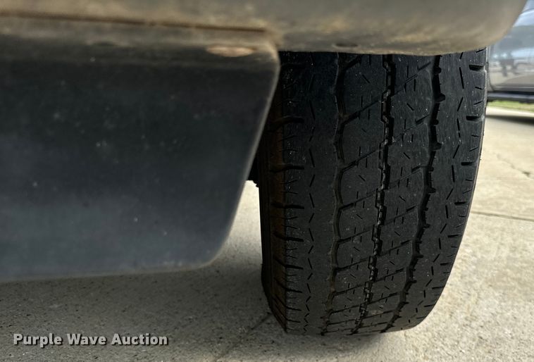 image for item OG9657 2006 Ford E350 Super Duty van with bucket lift