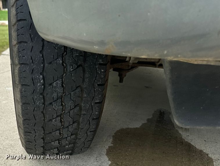 image for item OG9657 2006 Ford E350 Super Duty van with bucket lift