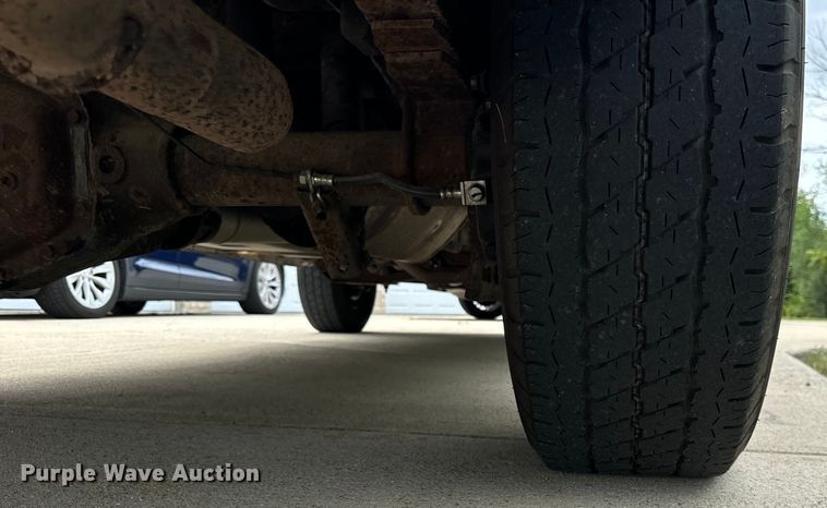 image for item OG9657 2006 Ford E350 Super Duty van with bucket lift