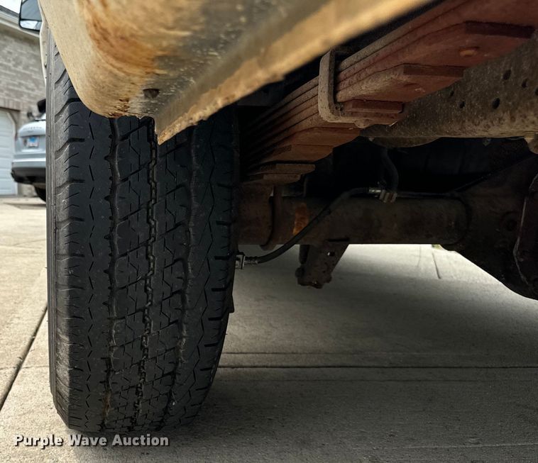 image for item OG9657 2006 Ford E350 Super Duty van with bucket lift