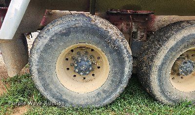 image for item OJ9807 2004 Terex Advance ready mix truck