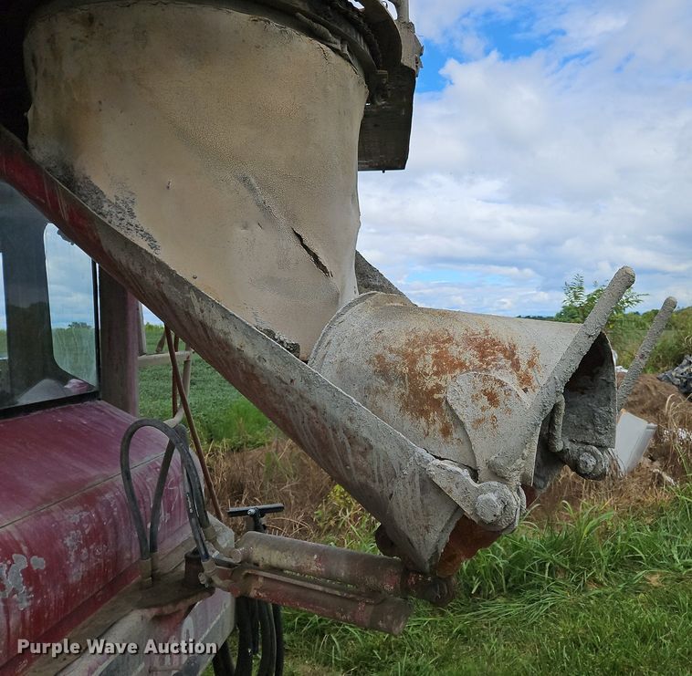 image for item OJ9811 2001 Terex  Advance  ready mix truck