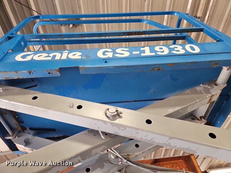 image for item OJ9817 2008 Genie GS-1930 scissor lift