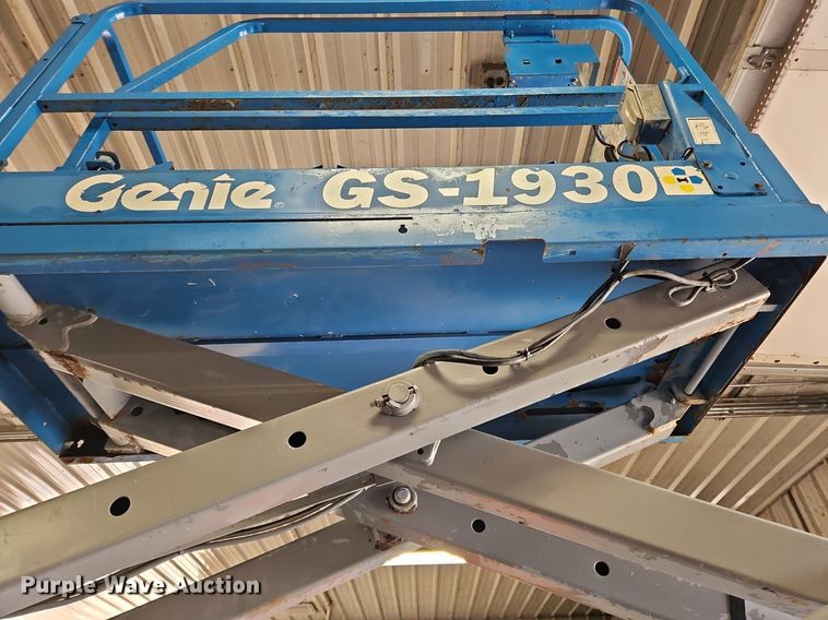 image for item OJ9817 2008 Genie GS-1930 scissor lift