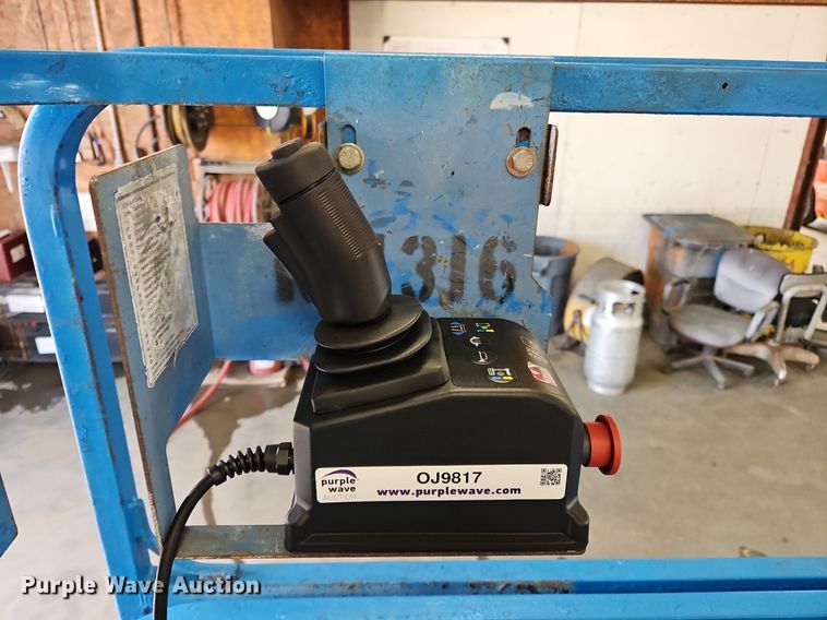 image for item OJ9817 2008 Genie GS-1930 scissor lift