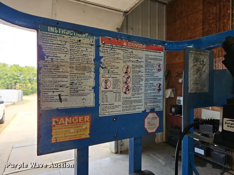 image for item OJ9817 2008 Genie GS-1930 scissor lift