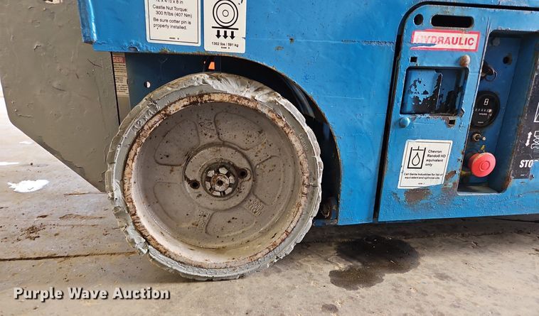 image for item OJ9817 2008 Genie GS-1930 scissor lift