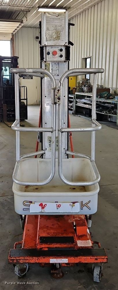 image for item OJ9820 1996 Skyjack SJPI30 vertical lift