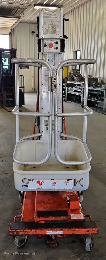 image for item OJ9820 1996 Skyjack SJPI30 vertical lift