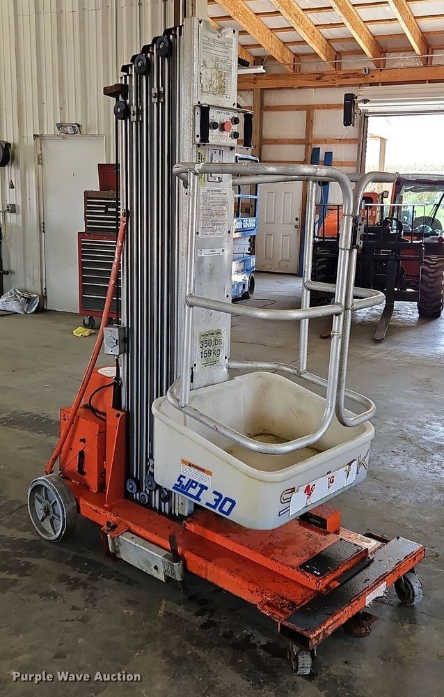 image for item OJ9820 1996 Skyjack SJPI30 vertical lift