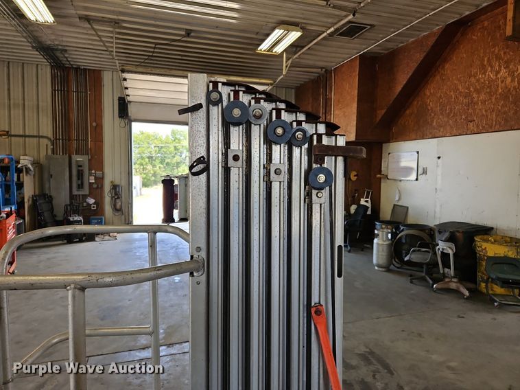 image for item OJ9820 1996 Skyjack SJPI30 vertical lift