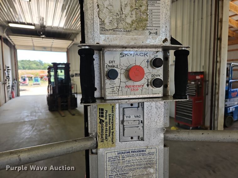 image for item OJ9820 1996 Skyjack SJPI30 vertical lift