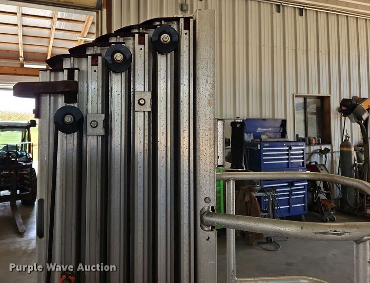 image for item OJ9820 1996 Skyjack SJPI30 vertical lift