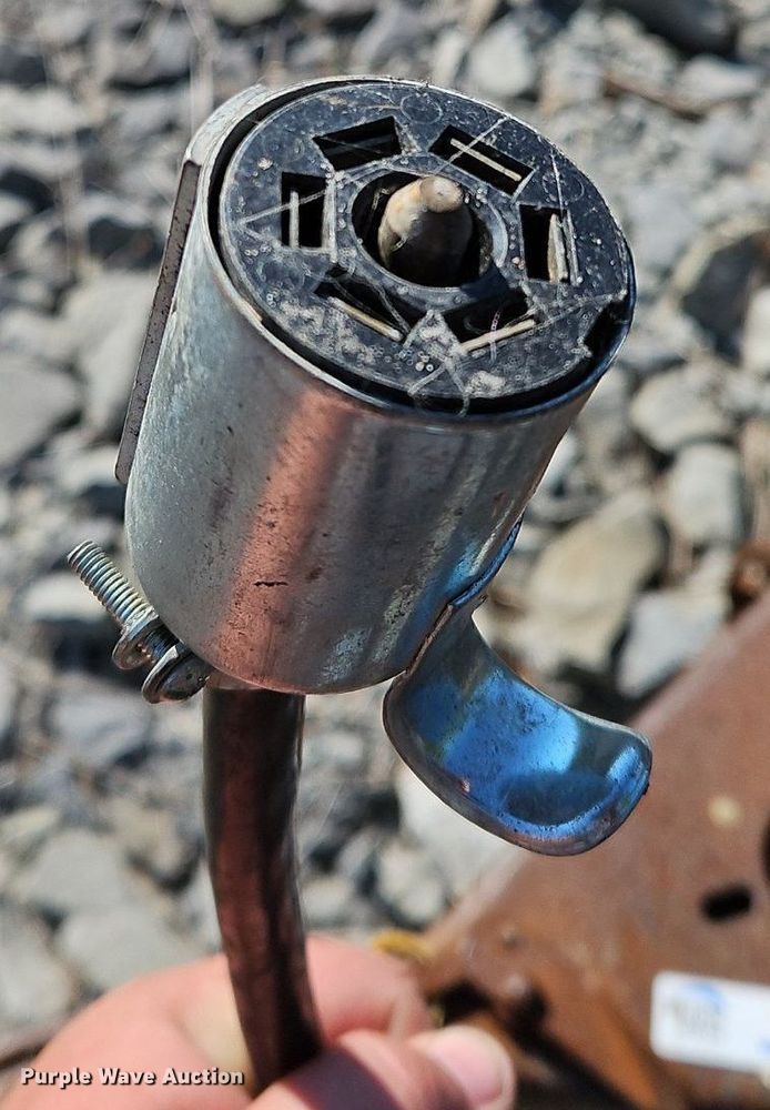 image for item OK9943 2009 Top Hat utility trailer