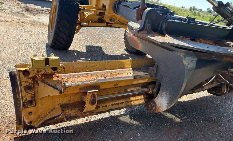 image for item OM9612 2013 John Deere 772GP motor grader