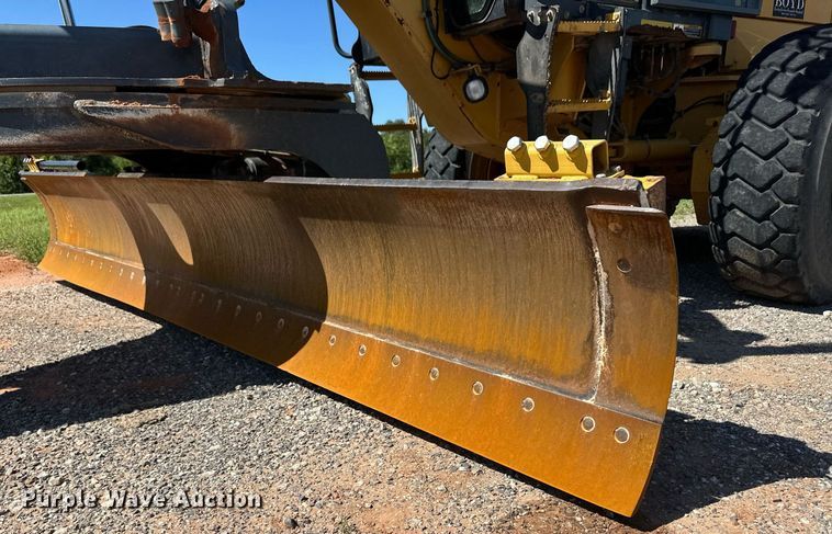 image for item OM9612 2013 John Deere 772GP motor grader