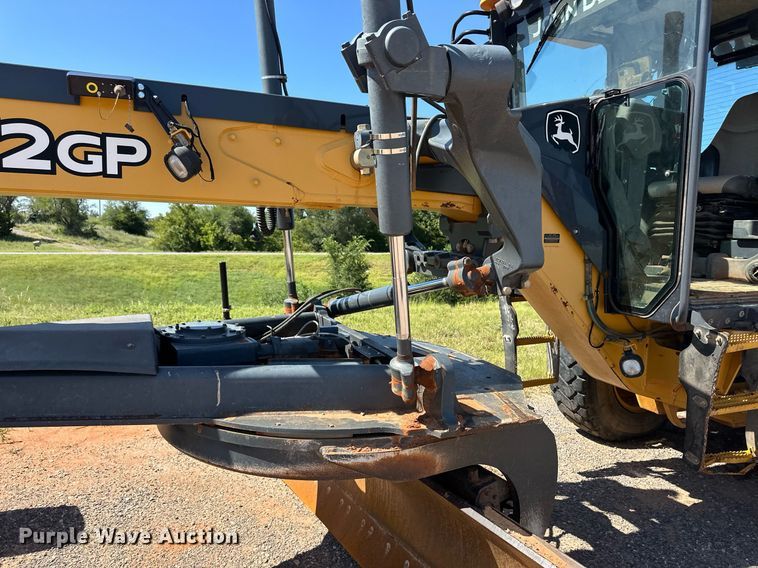 image for item OM9612 2013 John Deere 772GP motor grader