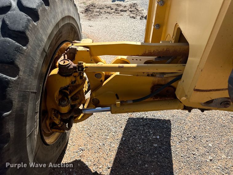 image for item OM9612 2013 John Deere 772GP motor grader