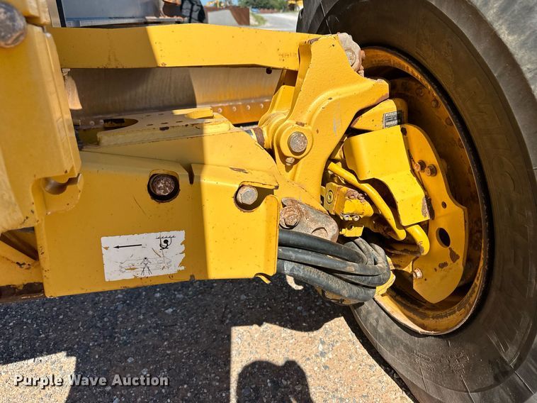 image for item OM9612 2013 John Deere 772GP motor grader