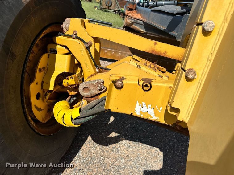 image for item OM9612 2013 John Deere 772GP motor grader