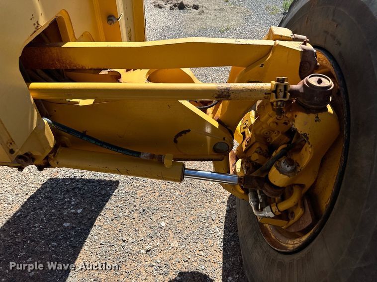 image for item OM9612 2013 John Deere 772GP motor grader