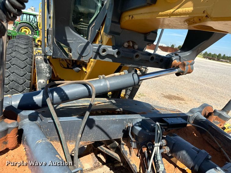 image for item OM9612 2013 John Deere 772GP motor grader