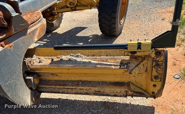 image for item OM9612 2013 John Deere 772GP motor grader